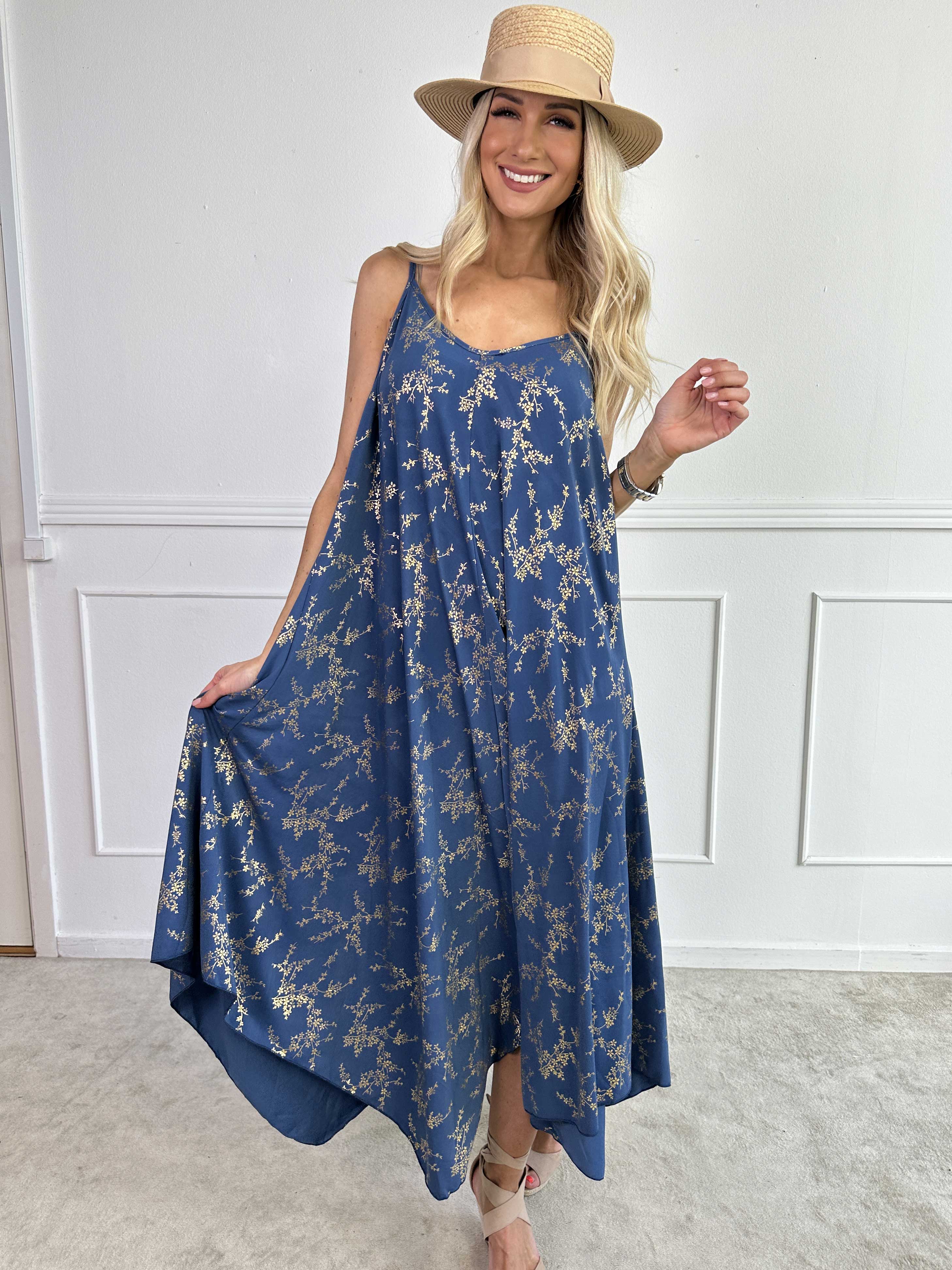 Maisie Gold - Axelremsklänning i elastiskt material med guld mönster